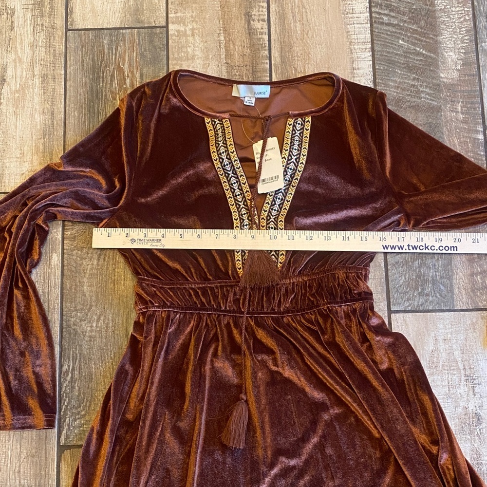 Luukse velvet boho dress in rust brown Velvet Dress with Embroidered Detail ๐ - Picture 8 of 11
